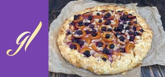 ДОМАШНЯ ГАЛЕТА З АБРИКОСАМИ, ЛОХИНОЮ ТА ВЕРШКОВИМ СИРОМ