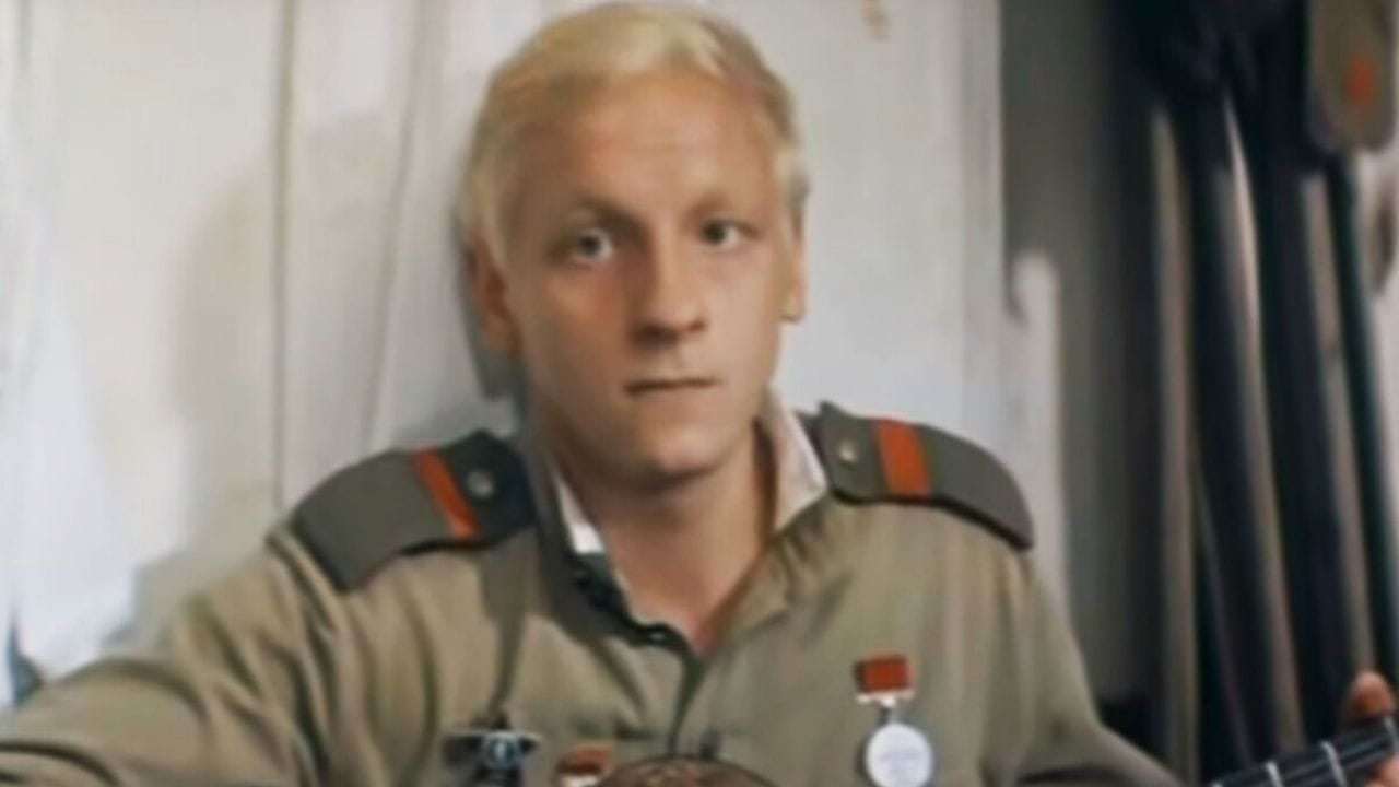 Crew of a combat vehicle - SWEET.TV Crew of a combat vehicle watch online