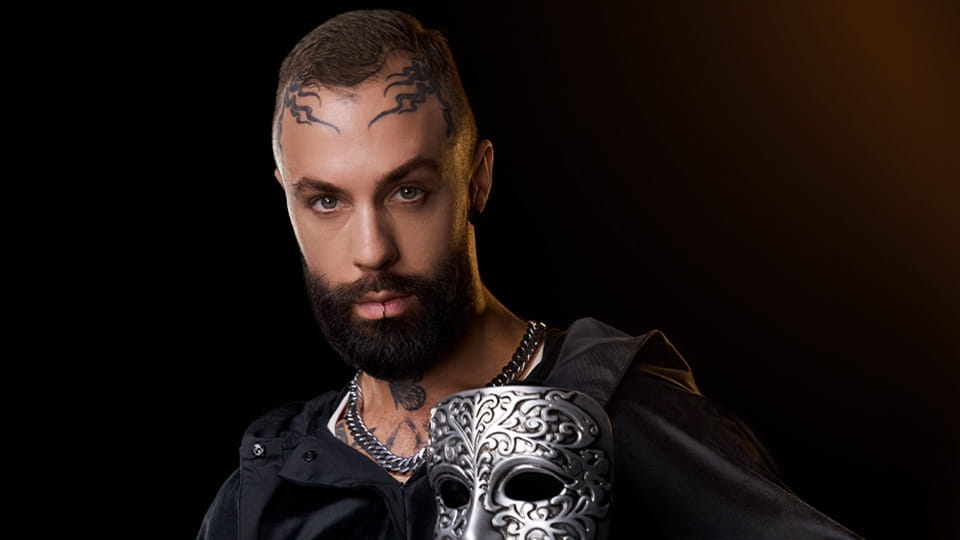 Ara The Traitors online