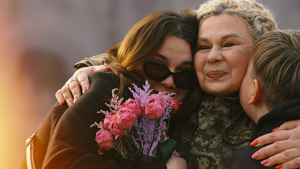 Παρακολούθησε Surprise for the family online