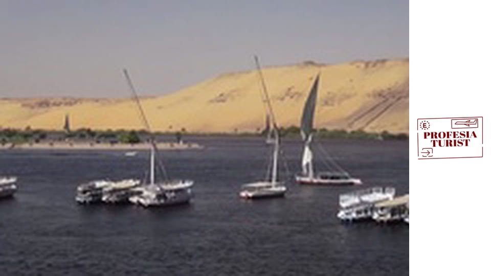 На ръба на язовирната стена в Асуан