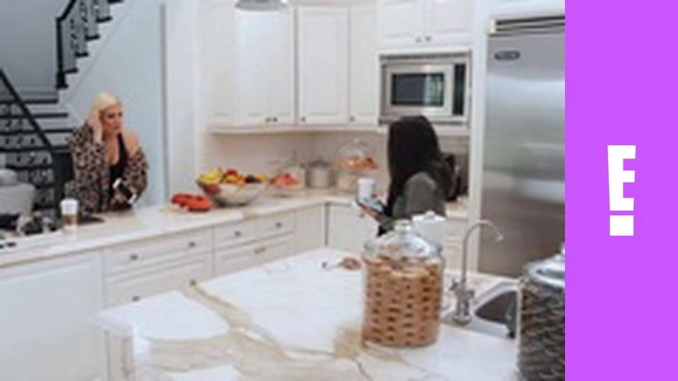 Keeping Up with the Kardashians S17E1 - Birthdays and Bad News – Part 1