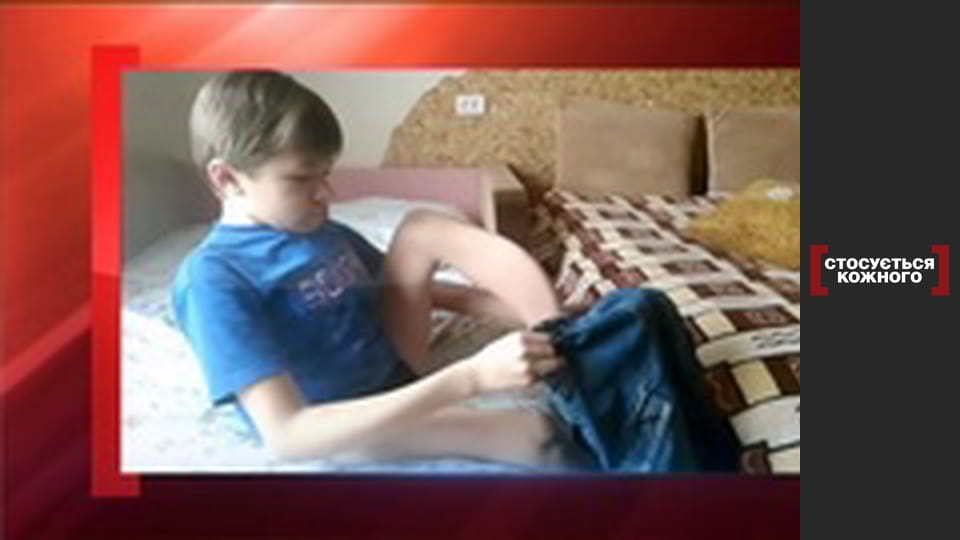 Сильный хрупкий мальчик.