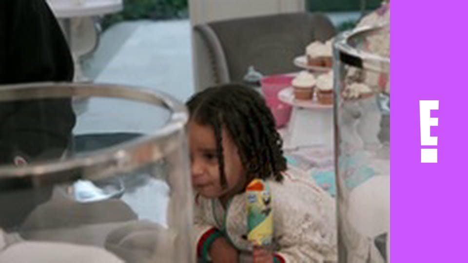 Keeping Up with the Kardashians S16E6 - Fire Escape