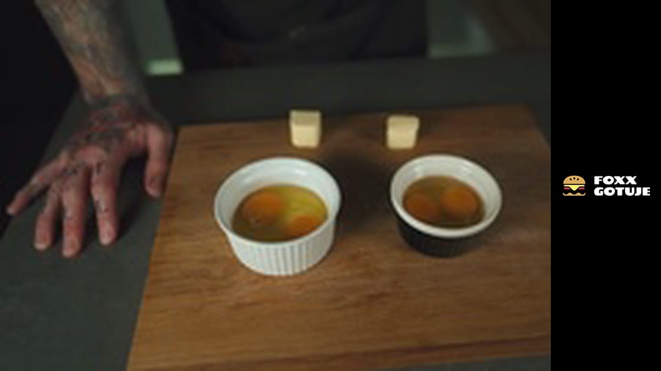 KTO ROBI NAJLEPSZĄ JAJECZNICĘ? - Sprawdzam mity oraz testuję przepisy na idealne jajka