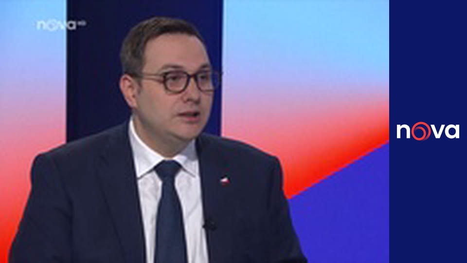 Za pět minut dvanáct