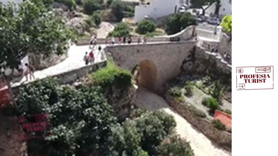 Романтичното Полиняно с поезия по стените на къщите - Италия, Пулия