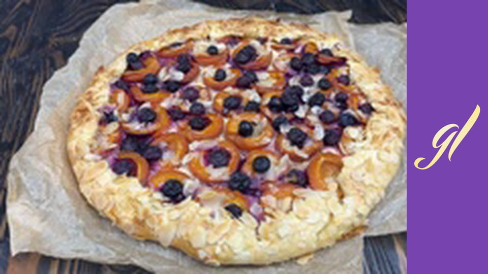 ДОМАШНЯ ГАЛЕТА З АБРИКОСАМИ, ЛОХИНОЮ ТА ВЕРШКОВИМ СИРОМ