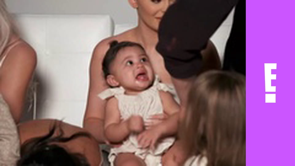 Keeping Up with the Kardashians S16E9 - Christmas Chaos