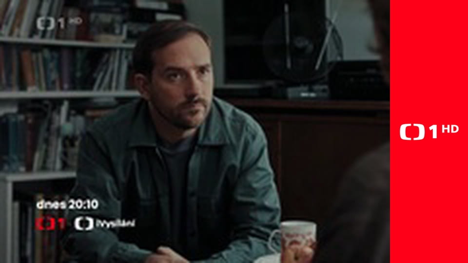 Slečna Holmesová - Autonehoda