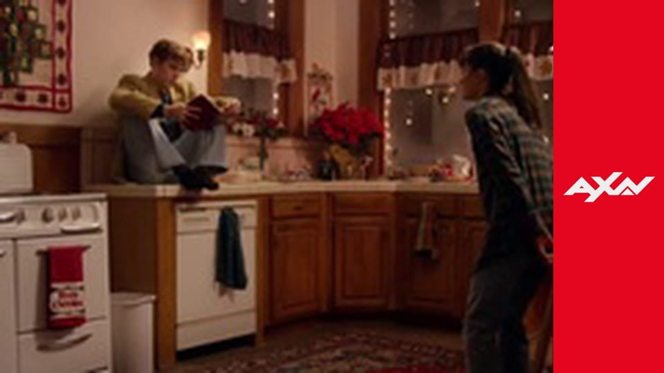 LOVE AT THE CHRISTMAS TABLE E1