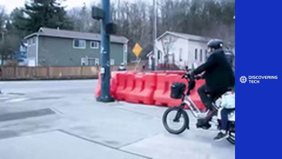 VOA TEK: Helpful Robots