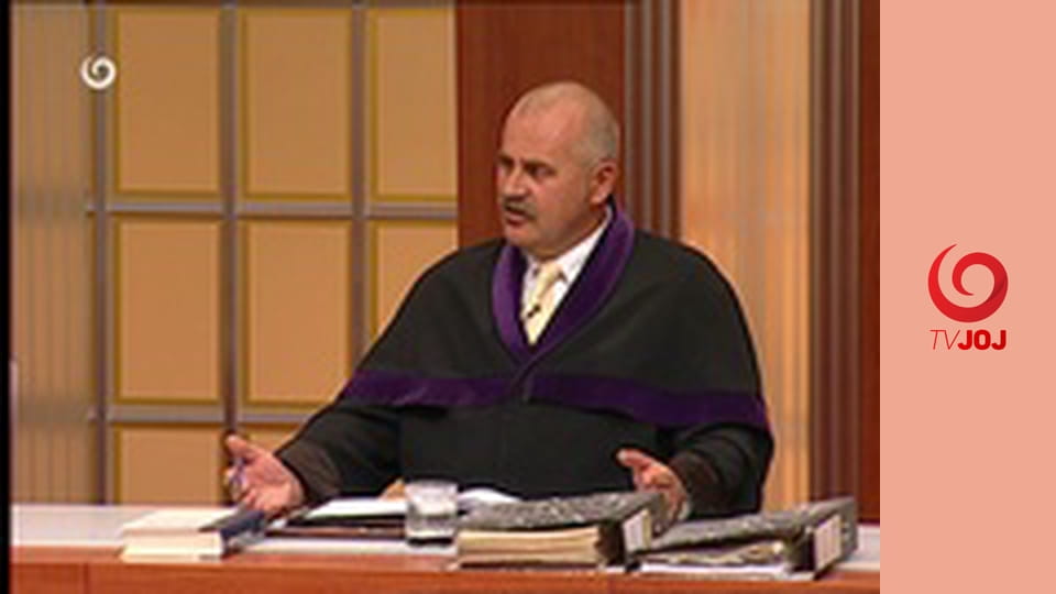 Súdna sieň - V pasci dvoch žien