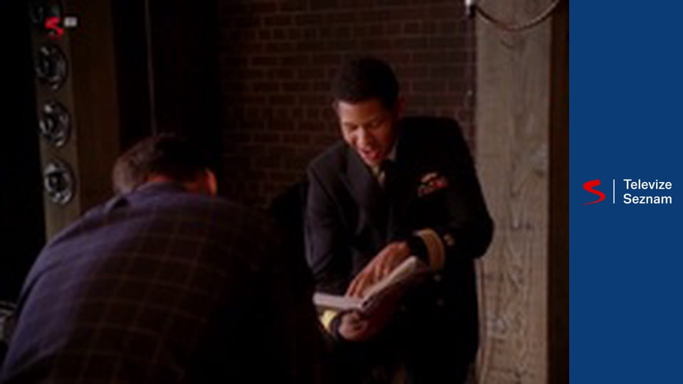 JAG S7E9 - Pucflek, část 1.