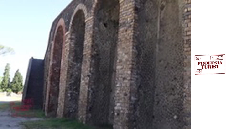 Погребаният град Помпей и "срамът на Италия" Матера