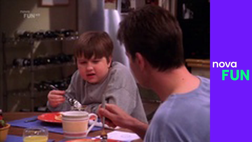 Dva a půl chlapa S2E1 - Cítíte můj prst?