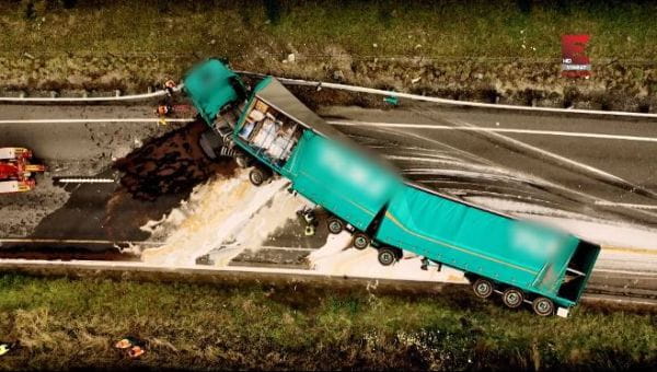 Extreme Tow Truckers (2021) - 1 season