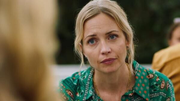 The Beach Hotel (2023) – 4 season 3 episode