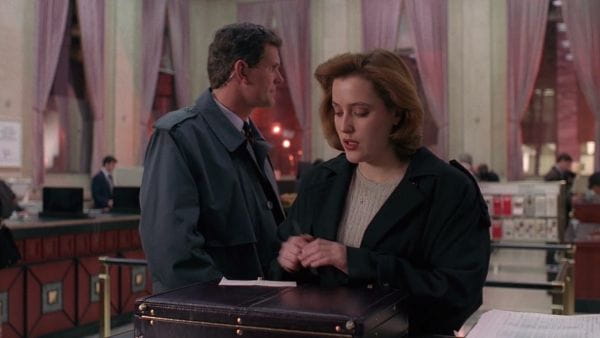 Цілком таємно (1993) - 1 сезон 15 серія