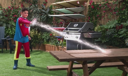 Грізна сімейка під прикриттям S1E9 - Жодних друзів на обрії Грізна сімейка під прикриттям S1E9 - Жодних друзів на обрії