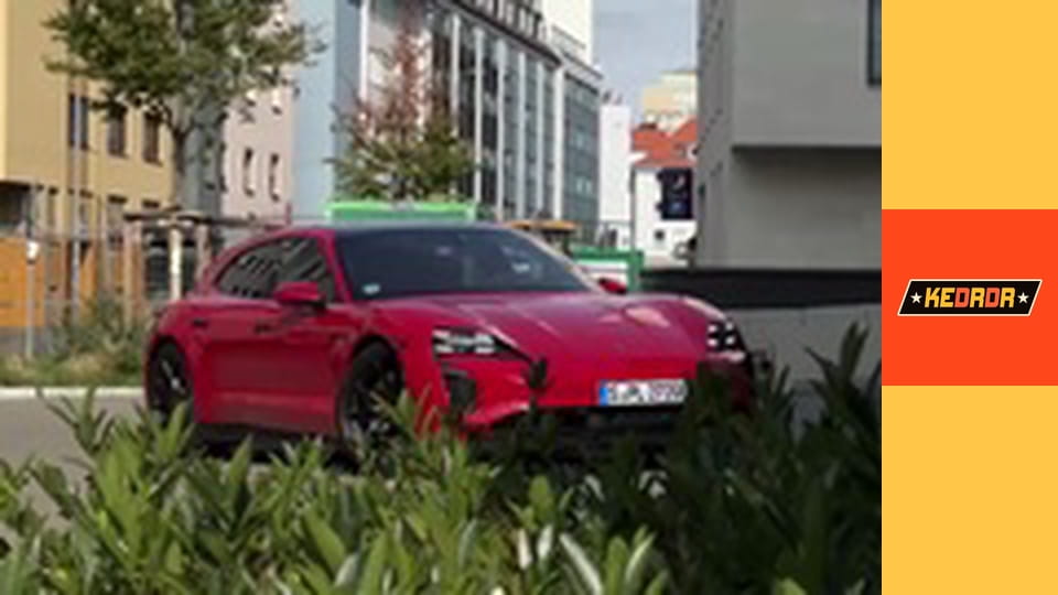 Porsche Macan 2024 electric car