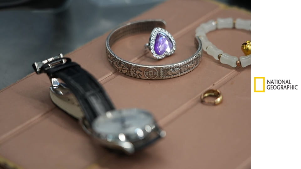 Аэропорт: бюро находок S1E5 - Дорогие часы и бесценный жемчуг