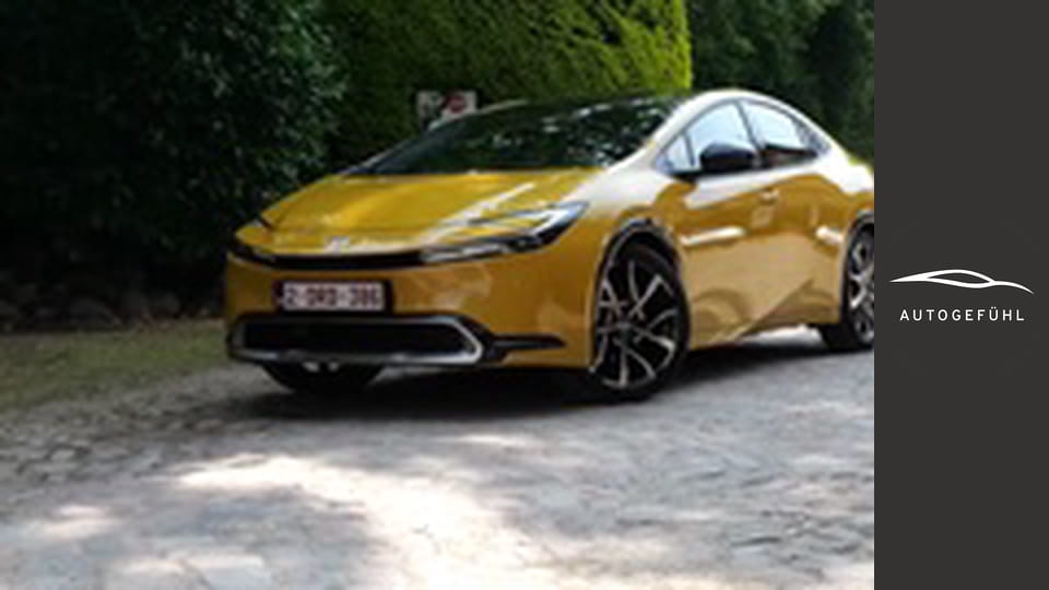 all-new Toyota Prius Prime PHEV driving REVIEW