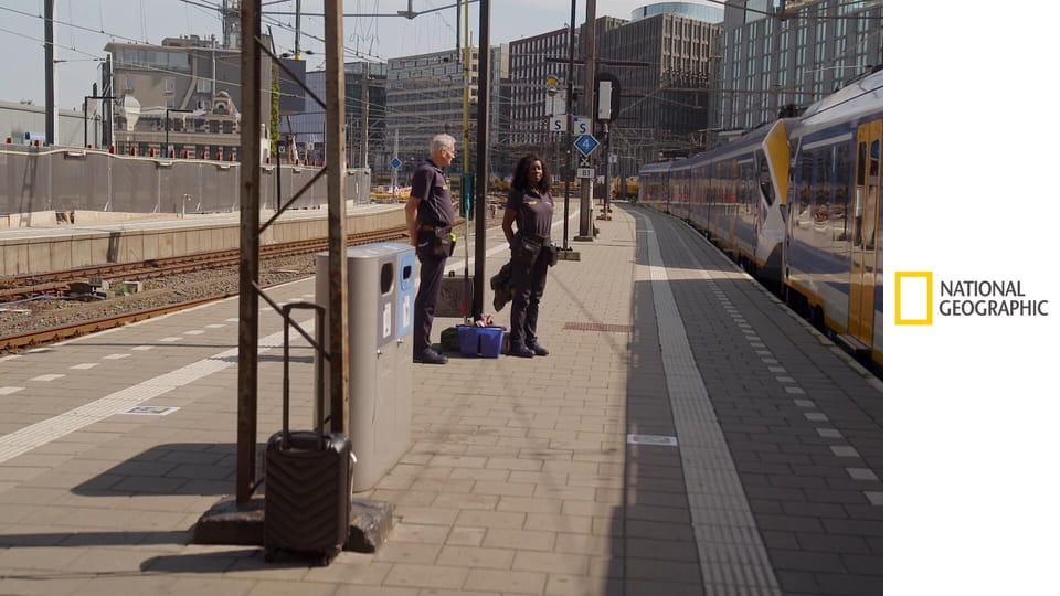 Центральный Вокзал Амстердама: 24/7 S1E5 - День короля