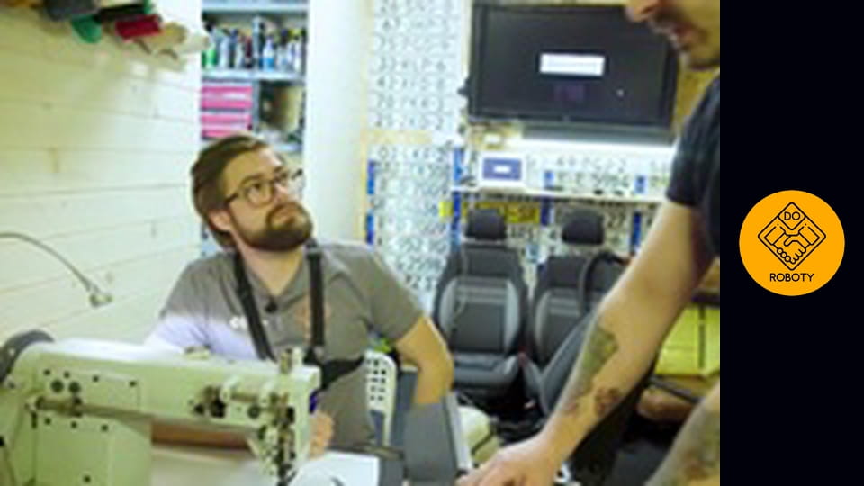 Naprawa zniszczonych foteli - PRACA TAPICERA SAMOCHODOWEGO