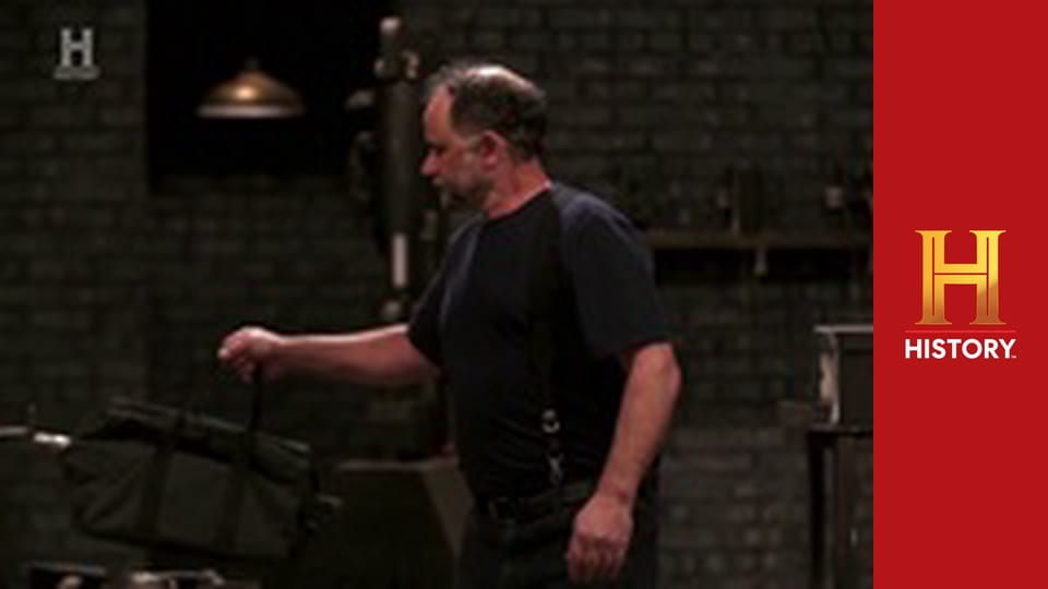 Между молотом и наковальней, 9 сезон, 22 эп. Большой размер: меч Большого Пьера.