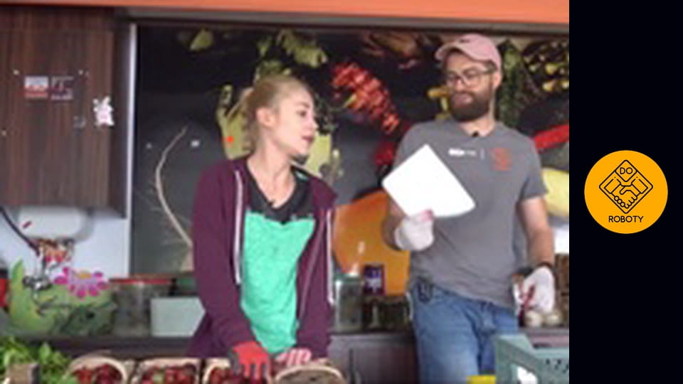 PRACA NA STRAGANIE - MIAŁA 17 LAT GDY ZACZEŁA SPRZEDAWAĆ OWOCE