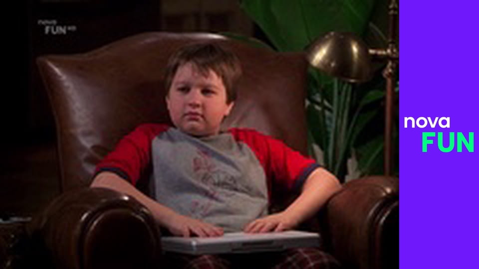 Dva a půl chlapa S4E9 - Corey je už hodinu mrtvá