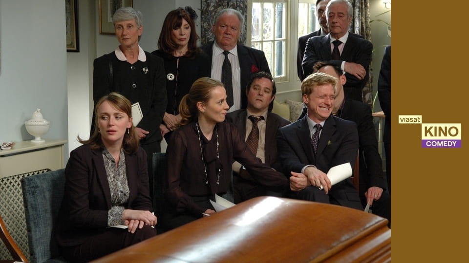 Смерть на похороні