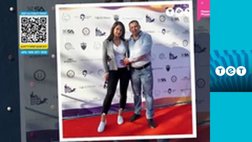 Він готує, вона керує E1