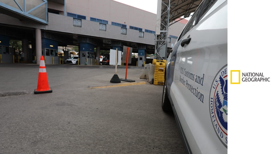 Поймать контрабандиста: Аэропорт Кеннеди E10 - Подозрительная жидкость