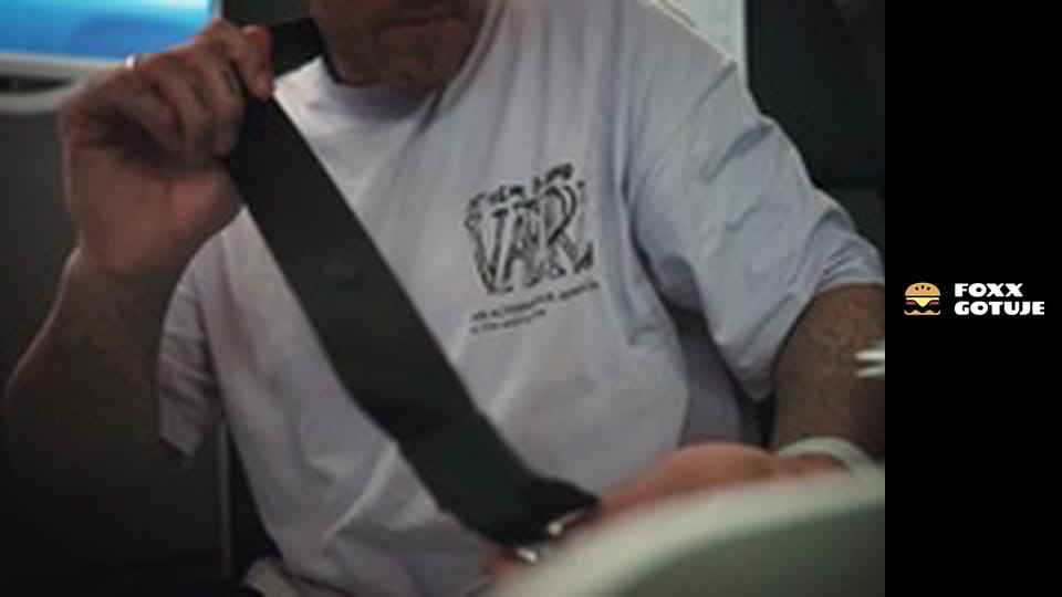 UGOTOWAŁEM JEDZENIE Z LOTU ZA 30 000 PLN - Jak smakuje klasa biznes oraz pierwsza