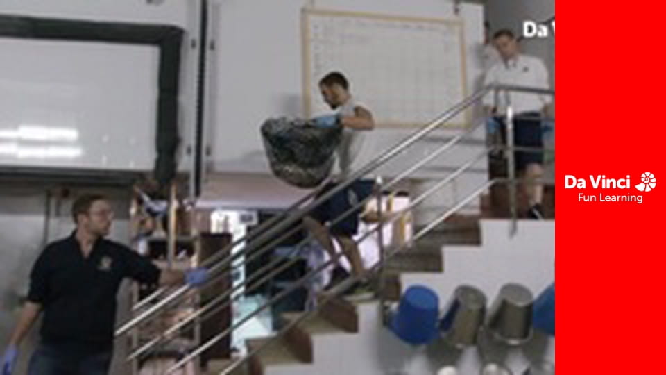 Посольство животных - День из жизни Эстер