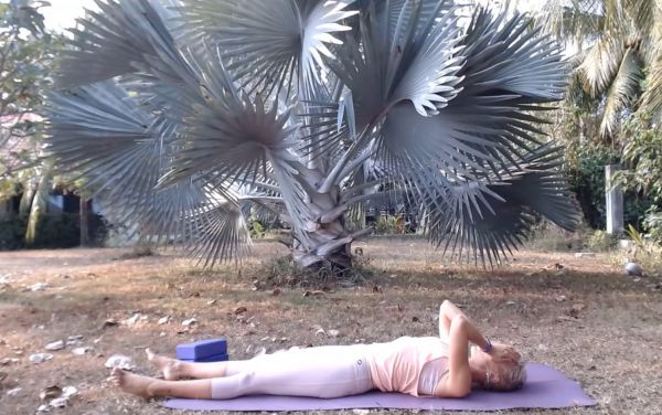 Urban yoga - morning yoga and meditation (2021) - day 2 - yoga. morning