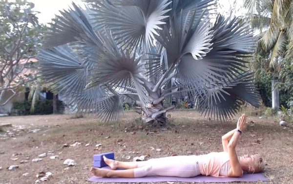 Urban yoga - morning yoga and meditation (2021) - day 4 - yoga. morning