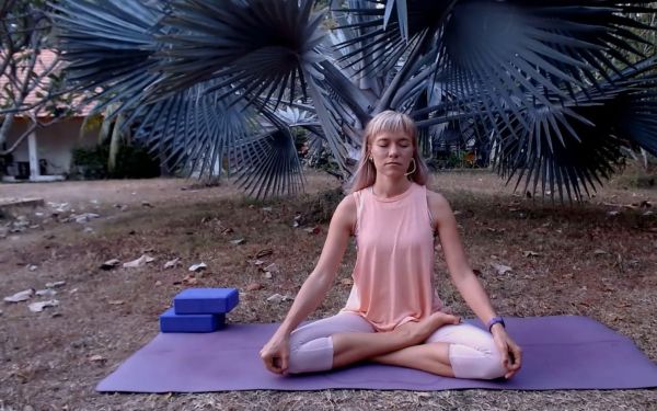 Urban yoga - morning yoga and meditation (2021) - day 4 - meditation. evening