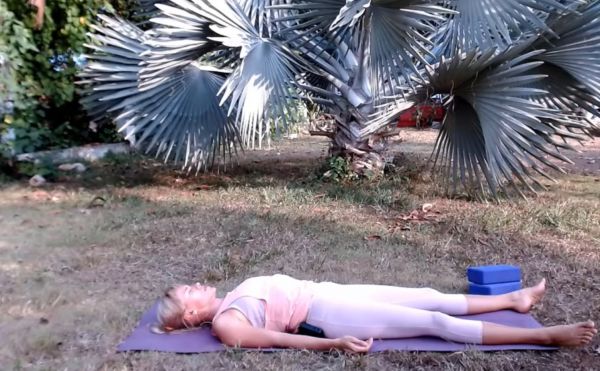 Urban yoga - morning yoga and meditation (2021) - day 7 - yoga. morning
