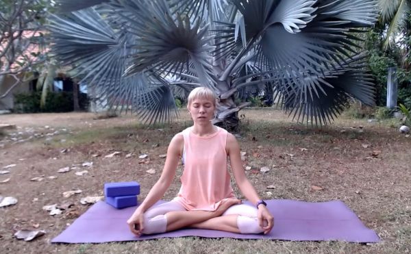 Urban yoga - morning yoga and meditation (2021) - day 7 - meditation. evening