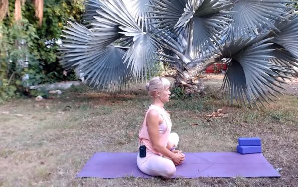 Urban yoga - morning yoga and meditation (2021) - day 8 - yoga. morning