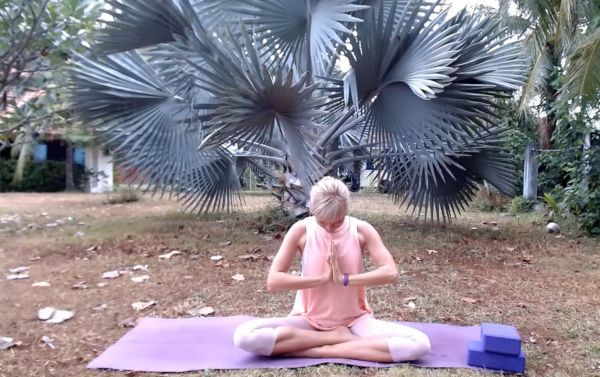 Urban yoga - morning yoga and meditation (2021) - day 8 - meditation. evening