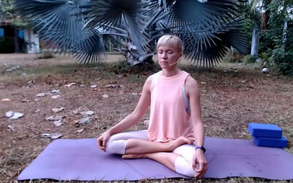 Urban yoga - morning yoga and meditation (2021) - day 9 - meditation. evening