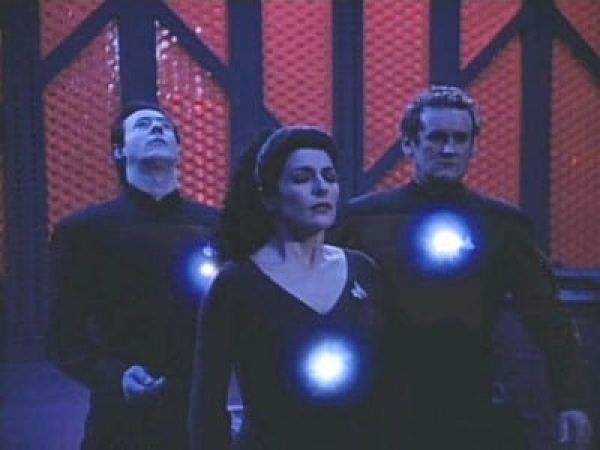 Зоряний шлях: Наступне покоління: 5 Сезон (1991) - 15 серія